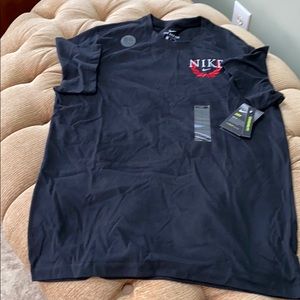 Nike Men’s t-shirt